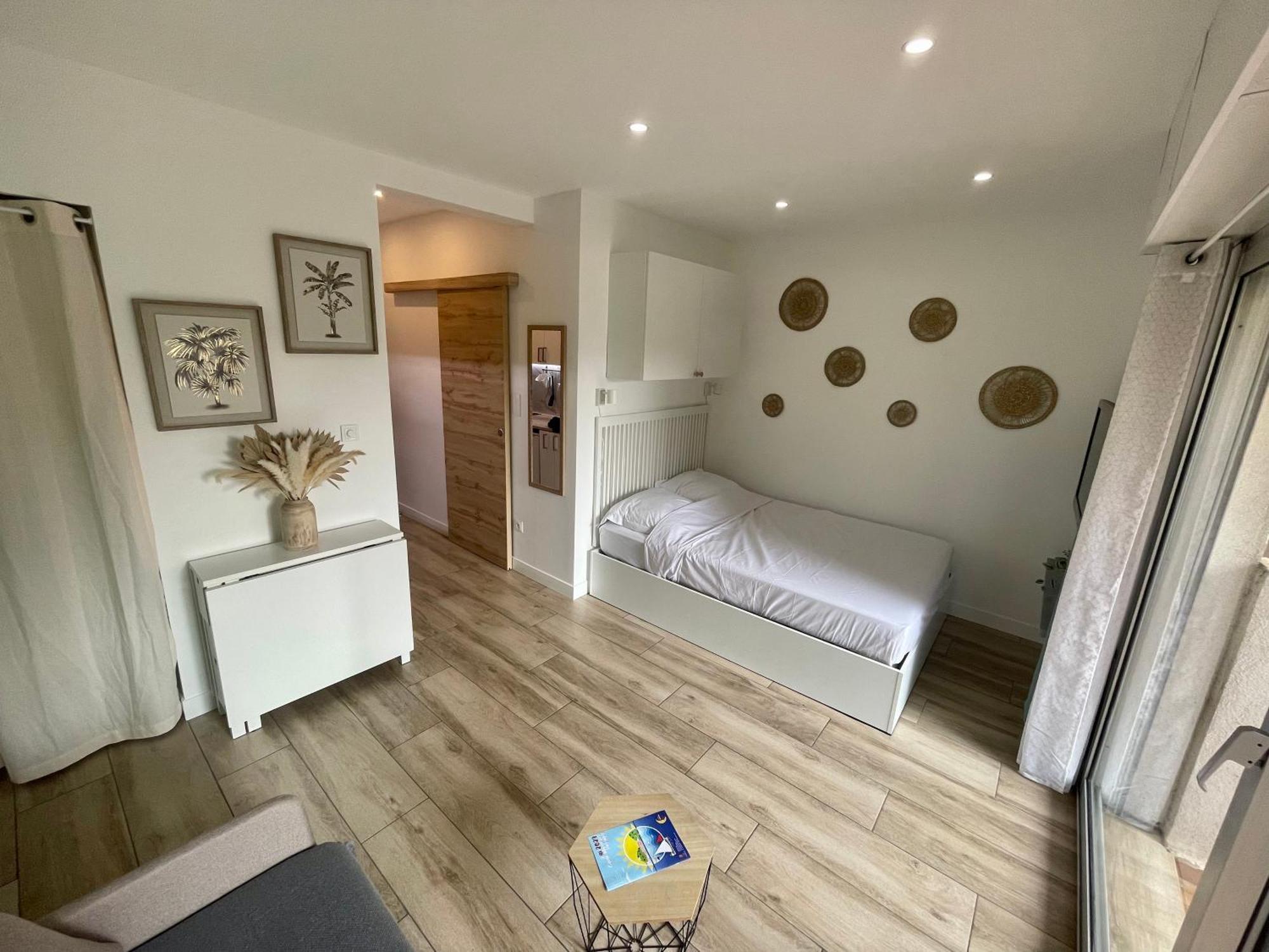 Superbe Studio Avec Terrasse Proximite Plage Сен-Мандрие-сюр-Мер Экстерьер фото